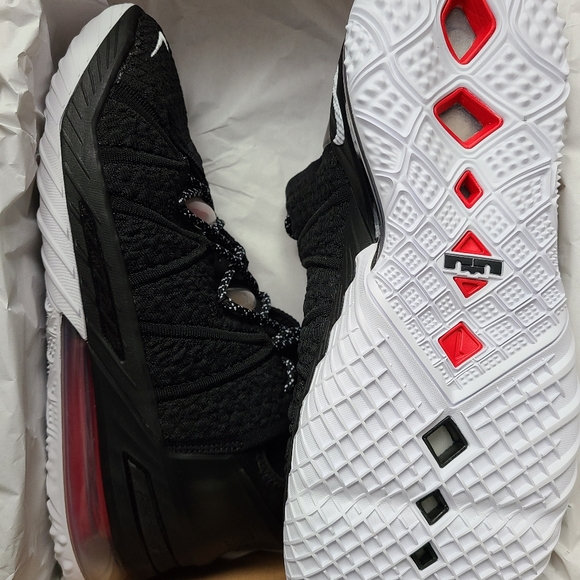 LeBron XVIII main image 4